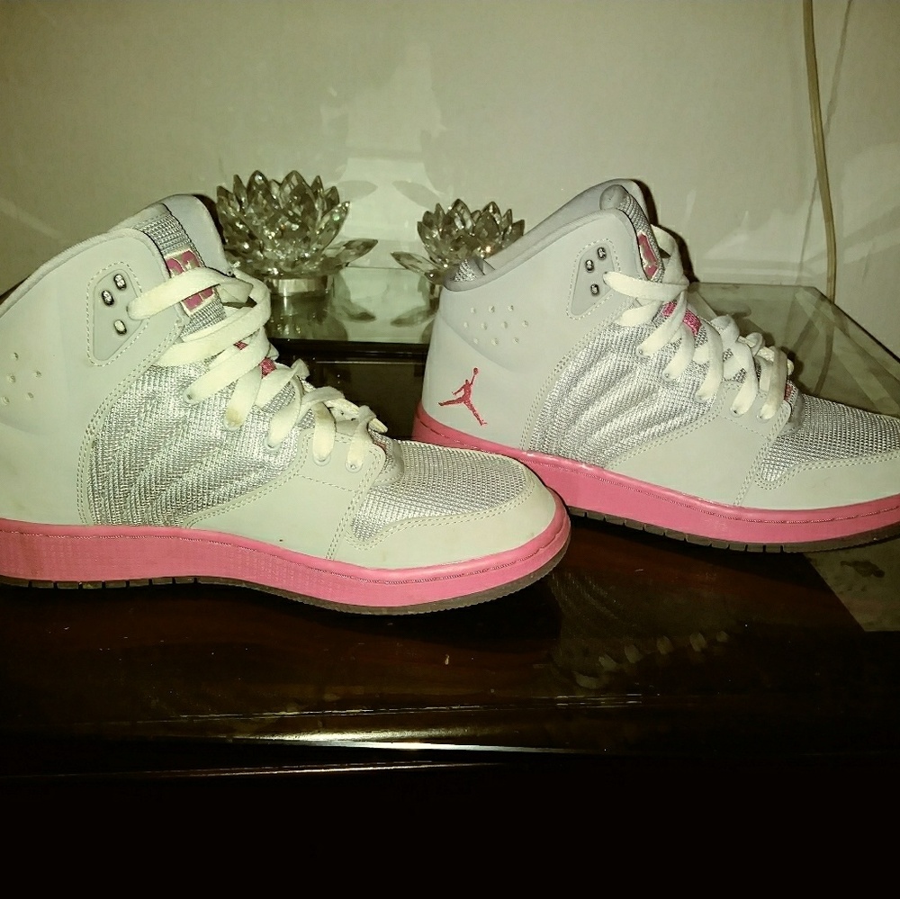 Girls size 7.5 jordans